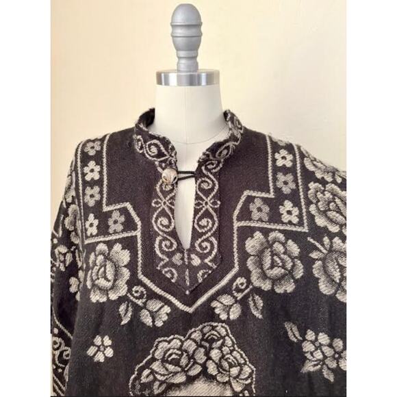 Frida Kahlo Poncho Tunic Black Gold Serape Fringe One Size Fits All Boho Art - Picture 6 of 7